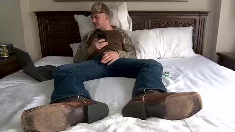 Snapshot of tylerlogan813 chatting on 27, 10, 2025 TylerLogan813 online show from 27, 10, 2025