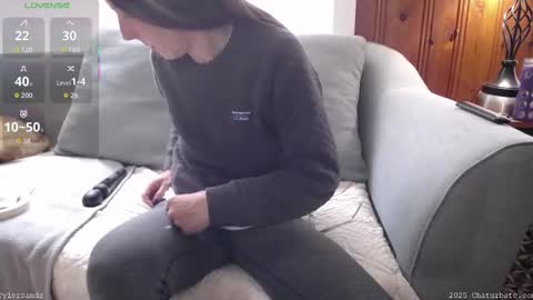 Snapshot of tylersands chatting on 28, 10, 2025 Tyler Sands online show from 28, 10, 2025