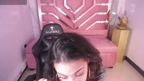Snapshot of tyna_ch chatting on 13, 12, 2024 TYNA online show from 13, 12, 2024