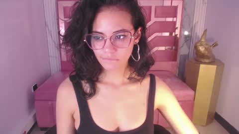 Snapshot of tyna_ch chatting on 4, 1, 2025 TYNA online show from 4, 1, 2025