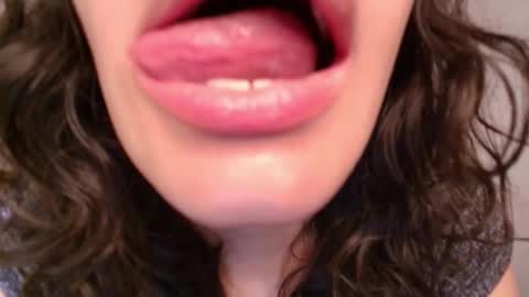 Snapshot of tyna_ch chatting on 9, 2, 2025 TYNA online show from 9, 2, 2025
