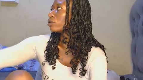 tynniee online show from 25, 4, 2026