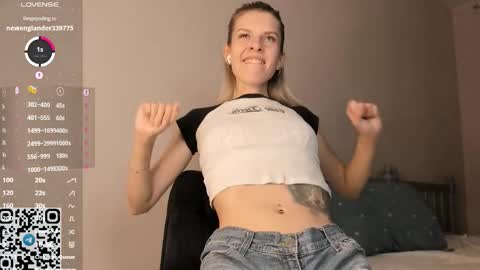 Snapshot of tyty_pupu chatting on 23, 9, 2025 Christine 3 Next broadcast tomorrow at 2100 GMT 5 online show from 23, 9, 2025