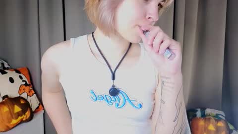 Snapshot of udeleclive chatting on 1, 11, 2025 Polly online show from 1, 11, 2025