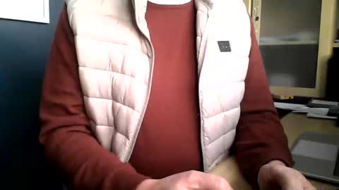 Snapshot of ukshowall chatting on 12, 3, 2025 mark online show from 12, 3, 2025