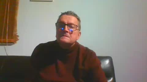 Snapshot of ulmeni4 chatting on 25, 12, 2024 ulmeni4 online show from 25, 12, 2024
