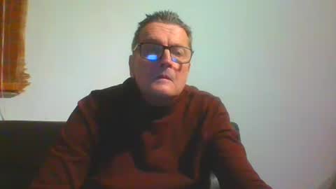 Snapshot of ulmeni4 chatting on 25, 12, 2024 ulmeni4 online show from 25, 12, 2024