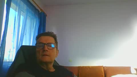Snapshot of ulmeni4 chatting on 4, 3, 2025 ulmeni4 online show from 4, 3, 2025