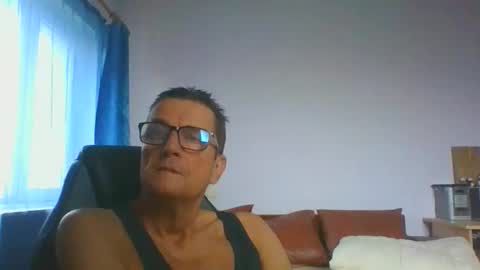 Snapshot of ulmeni4 chatting on 16, 10, 2025 ulmeni4 online show from 16, 10, 2025