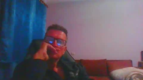 Snapshot of ulmeni4 chatting on 5, 11, 2025 ulmeni4 online show from 5, 11, 2025