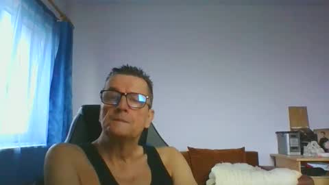 Snapshot of ulmeni4 chatting on 20, 12, 2025 ulmeni4 online show from 20, 12, 2025