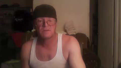 Snapshot of unclemuff chatting on 9, 3, 2026 unclemuff online show from 9, 3, 2026