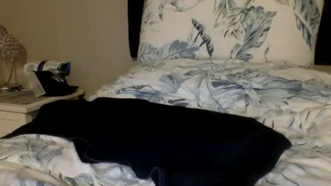 Snapshot of uncutabs123 chatting on 24, 11, 2025 Buzz Bigcock online show from 24, 11, 2025