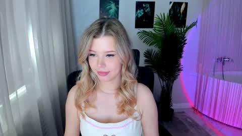 Snapshot of unforgettablalice chatting on 25, 5, 2026 Alice online show from 25, 5, 2026