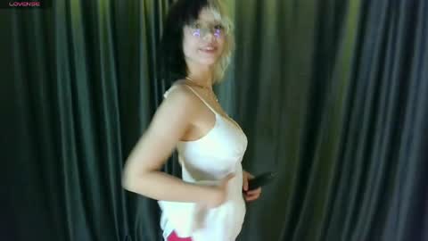 unforgettablehelen online show from 19, 5, 2026