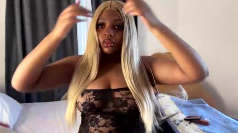 Snapshot of unholybaddie chatting on 19, 12, 2025 Unholybaddie online show from 19, 12, 2025