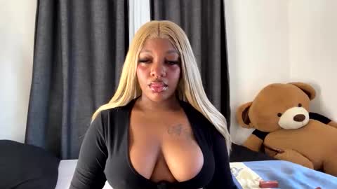 Snapshot of unholybaddie chatting on 21, 12, 2025 Unholybaddie online show from 21, 12, 2025