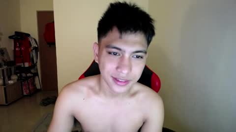 Snapshot of urcuteguy_jhonx chatting on 25, 5, 2026 Dannie online show from 25, 5, 2026