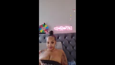 Snapshot of urfaveriri chatting on 10, 11, 2025 urfaveriri online show from 10, 11, 2025