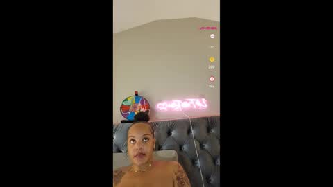 Snapshot of urfaveriri chatting on 23, 11, 2025 urfaveriri online show from 23, 11, 2025