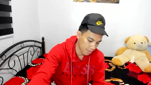 urfucker_vinz online show from 15, 4, 2026