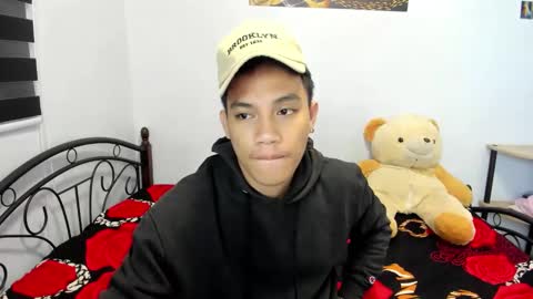 urfucker_vinz online show from 20, 4, 2026