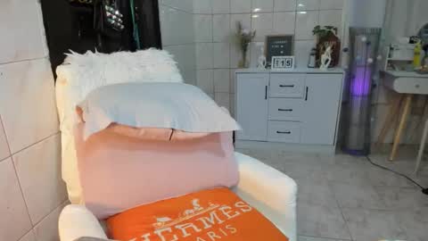 Snapshot of urhotmistress02 chatting on 15, 1, 2026 urhotmistress02 online show from 15, 1, 2026