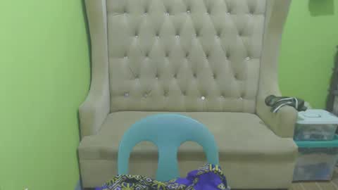 urhotmomzoey online show from 22, 4, 2026
