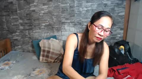 urhotvivian11 online show from 13, 7, 2026