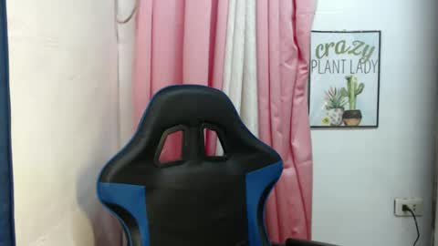 Snapshot of urlovely_sofie chatting on 24, 11, 2025 Sofie online show from 24, 11, 2025