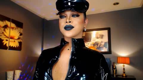 UrMajestyTyra online show from 30, 9, 2025