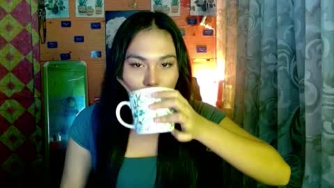 Snapshot of urunexpensivecamilla chatting on 17, 12, 2025 YOURGIRLCAMILLA online show from 17, 12, 2025