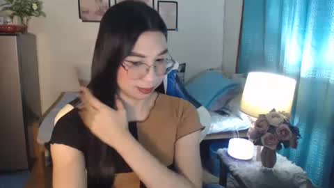 Ashley Kate Mateo Gray online show from 5, 3, 2025