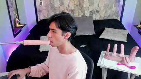 UYUKIE online show from 3, 10, 2025