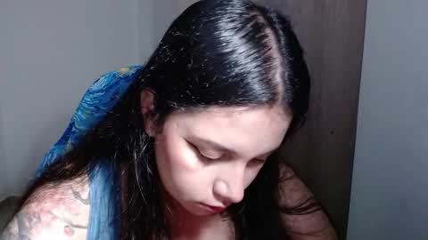 Snapshot of v_vennus chatting on 17, 10, 2025 Vennus online show from 17, 10, 2025