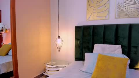 VaiaLowell online show from 7, 3, 2026