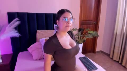 VaiaLowell online show from 9, 3, 2026