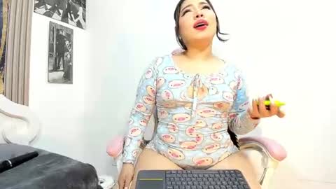 vaiolet_sexycurvy_ online show from 12, 7, 2026