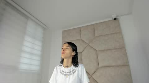 Snapshot of vaiolett_smith chatting on 17, 9, 2025 V A I O L E T T S M I T H online show from 17, 9, 2025