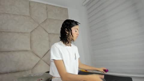 Snapshot of vaiolett_smith chatting on 20, 9, 2025 V A I O L E T T S M I T H online show from 20, 9, 2025