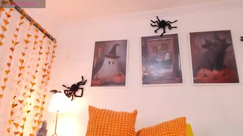 Snapshot of valen_ross_ chatting on 10, 10, 2025 valentina Rossi 3 online show from 10, 10, 2025