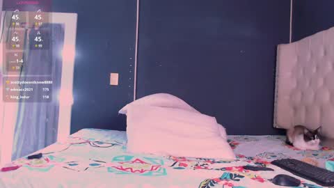 IG-valen mendoza99  twitter valenthompson99 online show from 14, 12, 2024