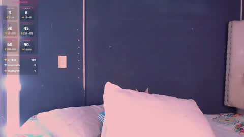 IG-valen mendoza99  twitter valenthompson99 online show from 22, 12, 2024