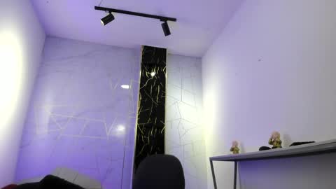 VALENTIN  online show from 22, 4, 2026