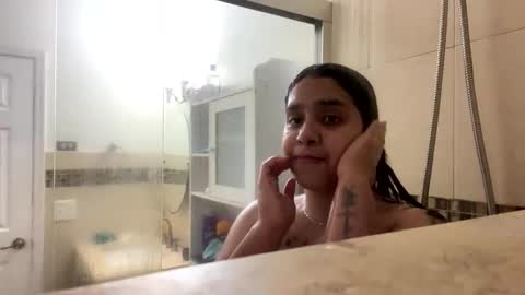 valentina614033 online show from 5, 1, 2025