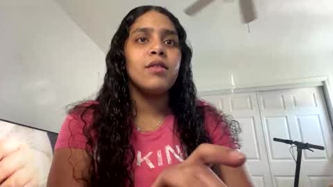 valentina614033 online show from 6, 1, 2025