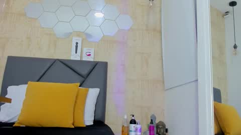 Velentina  online show from 2, 11, 2025