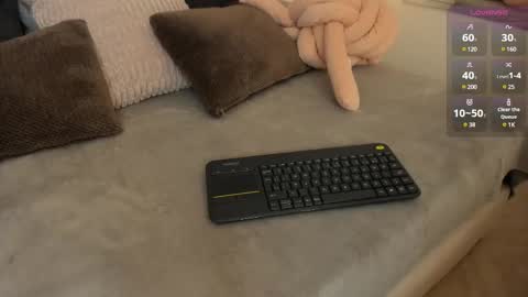 VALENTINA  online show from 5, 3, 2025