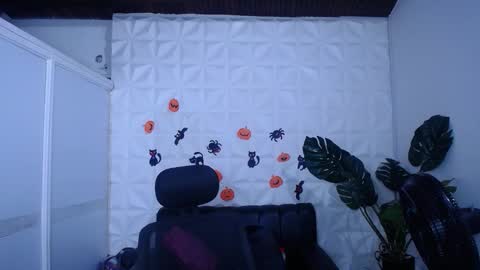 Valentina  online show from 4, 10, 2025