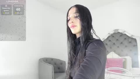 Snapshot of valentina_ross_ chatting on 4, 6, 2026 Valentina online show from 4, 6, 2026
